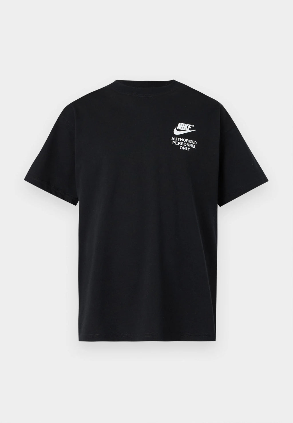 t-shirt est le Nike Sportswear "Authorized Personnel Only" Tee