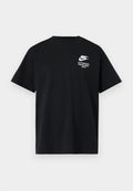 t-shirt est le Nike Sportswear "Authorized Personnel Only" Tee